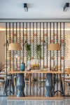 Mythic Summer Hotel - Morgenmad