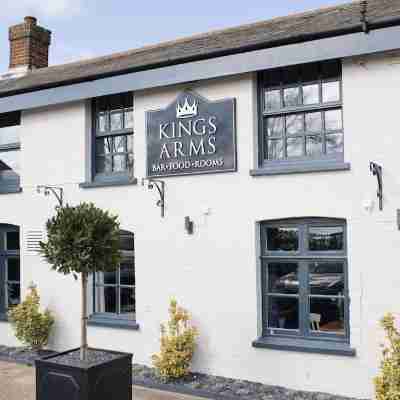 The Kings Arms Hotel Exterior