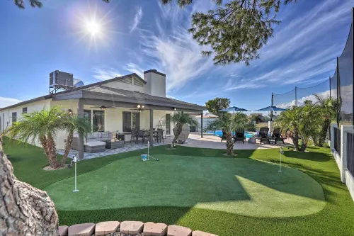 Peoria Oasis on Golf Course: Pool & Putting Green!