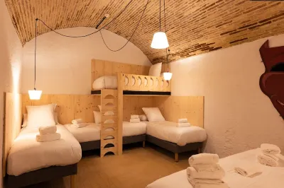 Hôtel la Prison Hotel dekat Basilique Saint-Aphrodise