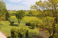 Gites de Montvaltin Các khách sạn gần Parc des Combes