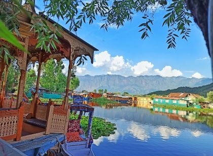 新布爾布爾集團船屋飯店