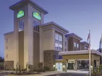 La Quinta Inn & Suites by Wyndham Forsyth Hotel in zona Meadows Gun Club & Shooting School