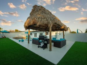 Maggie Home in Kendall - Pool and Tiki Bar