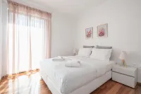 Adelos Maisonette Near Vouliagmeni Beach