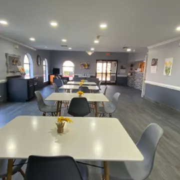 Days Inn & Suites by Wyndham Winnie