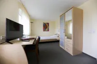 Hotel Albblick Bad Boll - parking