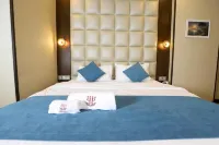 Paris Plaza Hotel - 4-Star