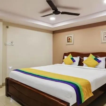 Hotel Padmini Elite