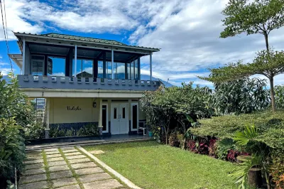 Villa Vidisha by Villa Gue Aja Hotell i Batu Layang