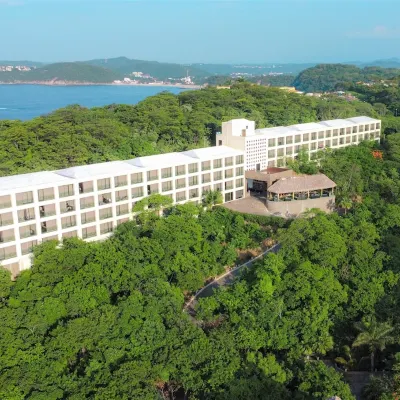 Coral Blue Hotels & Resorts Hotels near Playa Santa Cruz