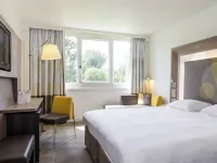 Novotel Le Mans Hôtels à proximité de : Abbaye Royale de l'Épau