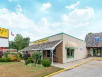 Howard Johnson by Wyndham Tillsonburg Hotels near Lake Lisgar Waterpark