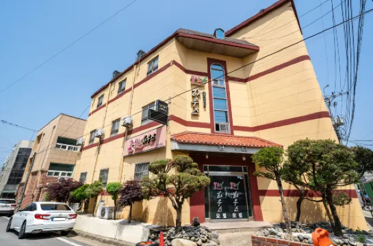 Buyeo Bali House - 汽車旅館