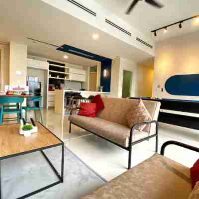 Condo w Pool Table/Karaoke/Gathering, 11 Pax Rooms