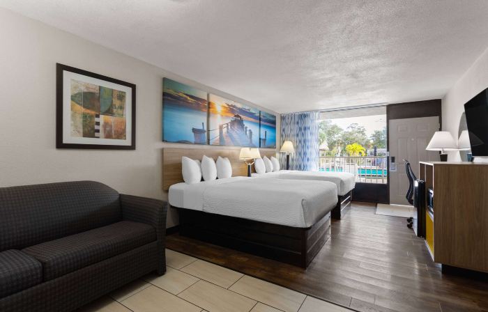 Days Inn by Wyndham St. Petersburg Central
