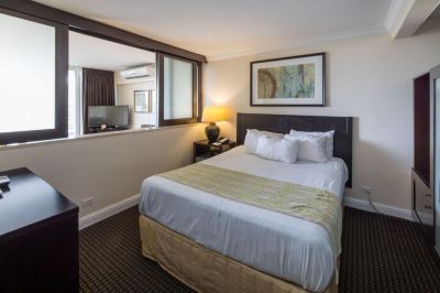 シティビュールーム(1ベッドルーム)(バス1室) リージェンシー オン ビーチウォーク ワイキキ by アウトリガーの写真