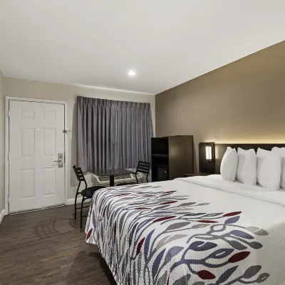 紅屋頂旅館卡森 - 威爾明頓 鄰近愛荷華戰艦博物館的酒店