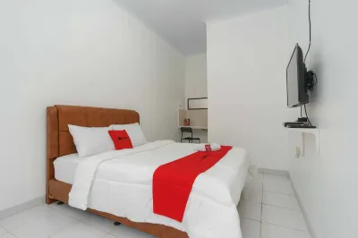 RedDoorz Syariah Near Exit Toll Jatiwarna 2 Hotel a Jatirahayu