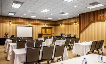 Quality Inn & Suites Sequim at Olympic National Park