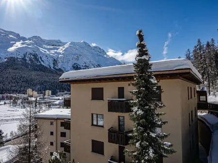 Chesa Sonnalpine B 48 Отели рядом с достопримечательностью «Корвиглия»