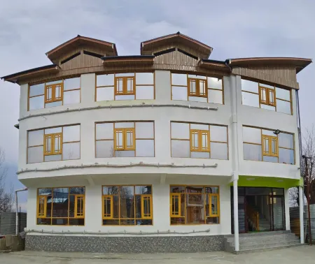 Hotel Gulmarg GS Residency Отели в г. Baramulla