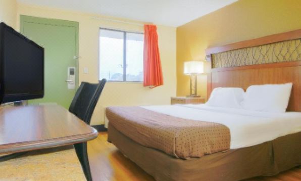 OYO Hotel Mobile, Al I-65 at Airport Blvd