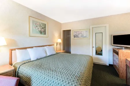 Pocono Night Lodge Отели в г. Бродхедсвилл