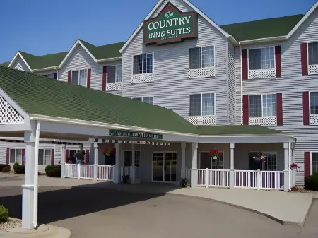Country Inn & Suites by Radisson, Watertown, SD