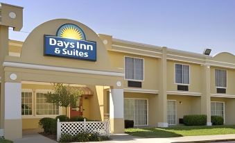 Days Inn & Suites by Wyndham Lexington