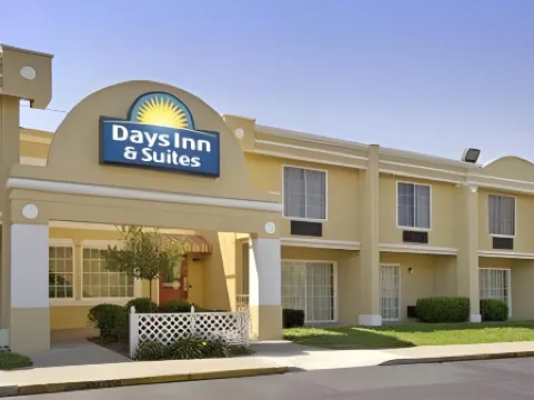 Days Inn & Suites by Wyndham Lexington