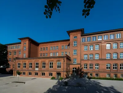 Hotel Volksschule Hotels near Billstedt