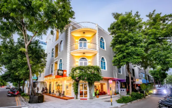 胡魯馬累Rij飯店 滿月島附近的飯店