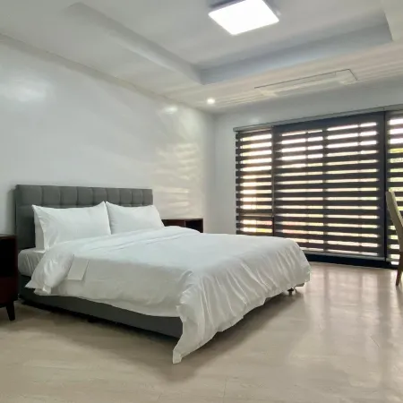 The Seven Clark Condo โรงแรมในมาบาลากัต