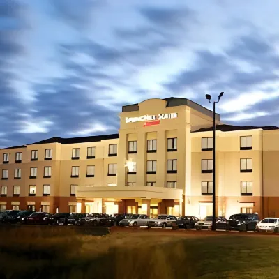 SpringHill Suites Greensboro Отели рядом с достопримечательностью «Торговый центр Four Seasons»