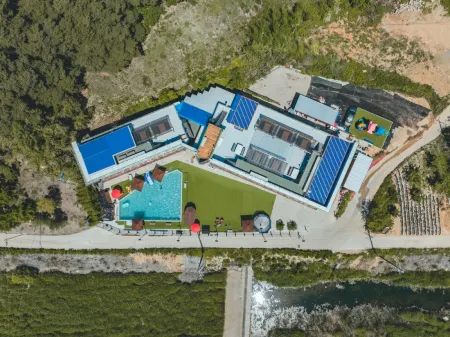 Gimcheon A-One Pool Villa Отели в г. Кимчхон