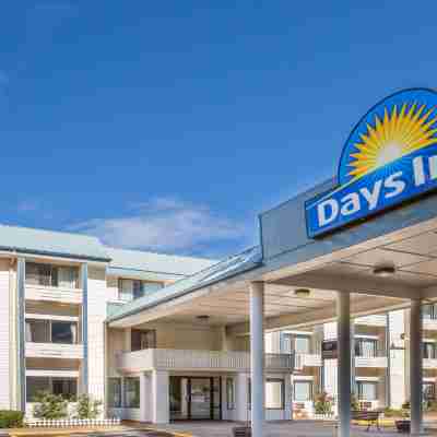 Super 8 by Wyndham Barrie South Hotel Exterior