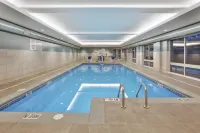 Holiday Inn Express & Suites GRAND RAPIDS - AIRPORT NORTH by IHG