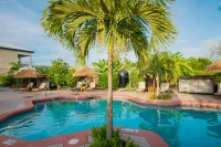 Colibri Court - Pools