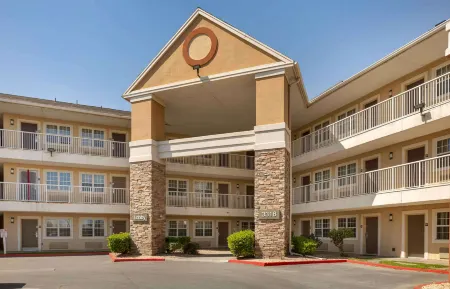Extended Stay America Suites - Bakersfield - California Avenue Отели рядом с достопримечательностью «Меканикс Банк Арена, Театр энд Конвеншен Сентер»