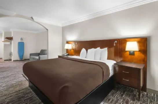 SureStay Plus Hotel by Best Western Benbrook Ft Worth Hoteles cerca de Centro Comercial Hullen Mall