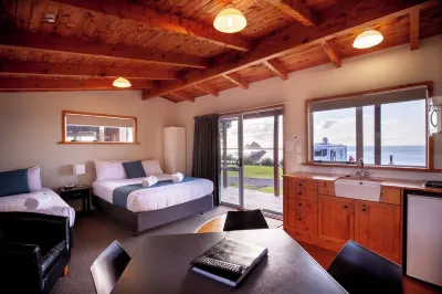 Belt Road Seaside Holiday Park Hotels in Kaitake