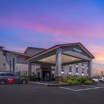 Red Roof Inn & Suites Clinton, MS