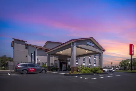 Red Roof Inn & Suites Clinton, MS