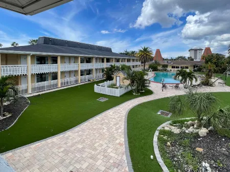 Rodeway Inn Отели рядом с достопримечательностью «Jasmin Park»