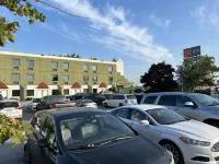 Days Inn by Wyndham Ste. Helene-De-Bagot - parkir