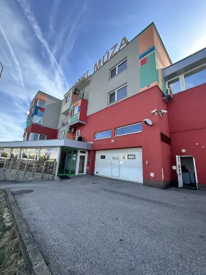 Hotel Muza - Cho phép mang theo thú cưng