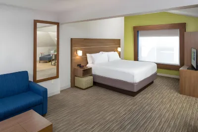 Holiday Inn Express & Suites White River Junction Hotels in Woodstock