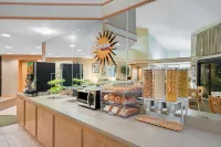 La Quinta Inn & Suites by Wyndham Salt Lake City - Layton - Breakfast