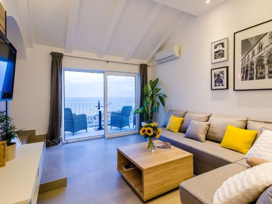 Ploce Apartments-One-Bedroom Apartment with Terrace and Sea View
